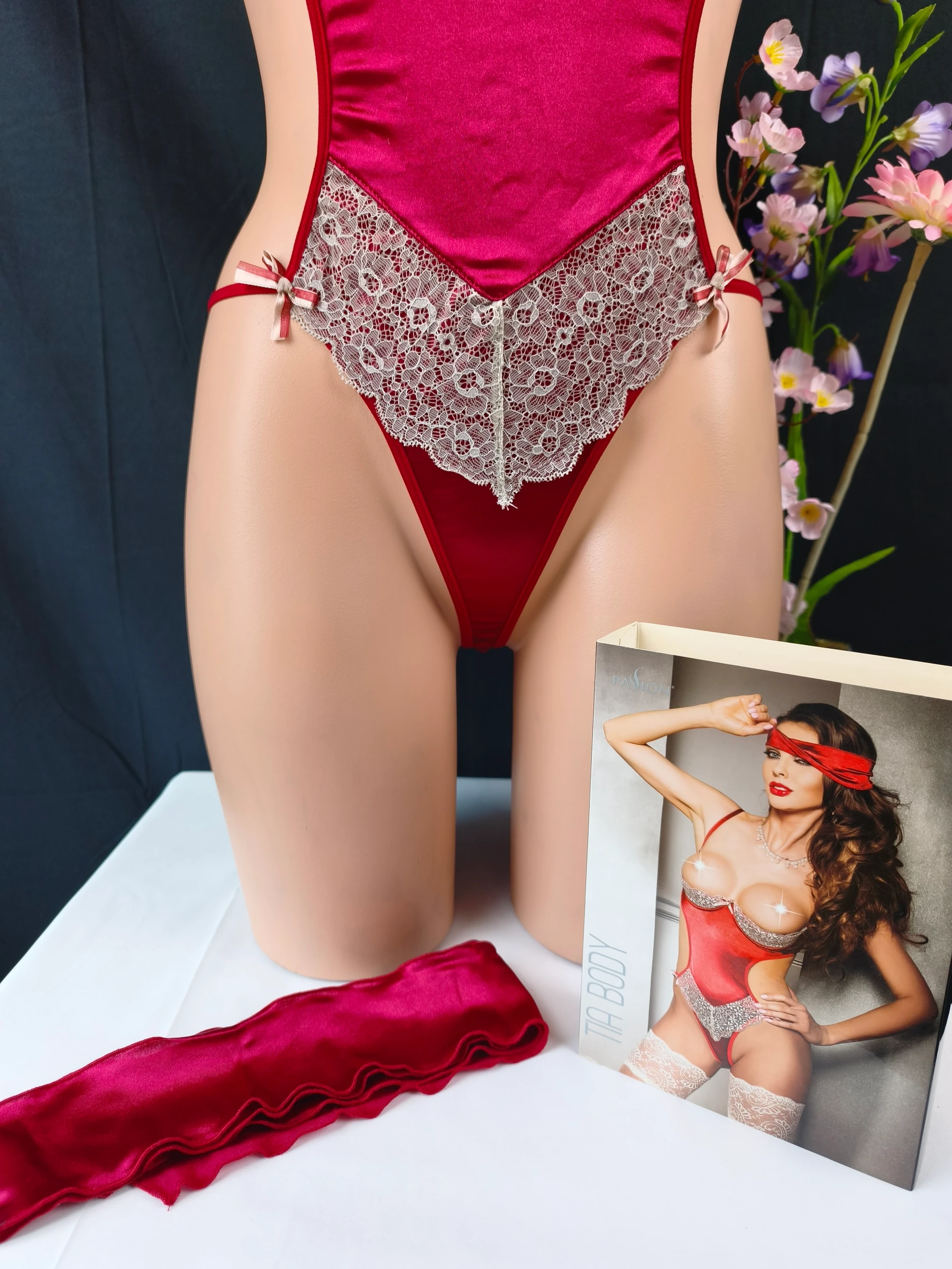 Body satinado con un look elegante y súper sexy + Banda para ojos para juego travieso / Nuevo Talla – photo 4